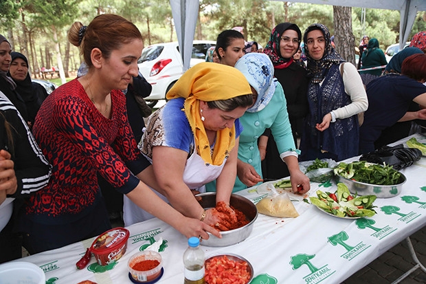 Şehitkamilli bayanlar, en güzel köfteyi yapmak için yarıştı