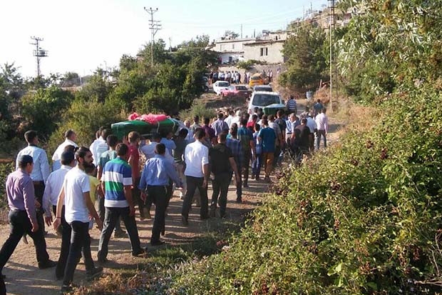 Kazada ölen aile İslahiye'de toprağa verildi